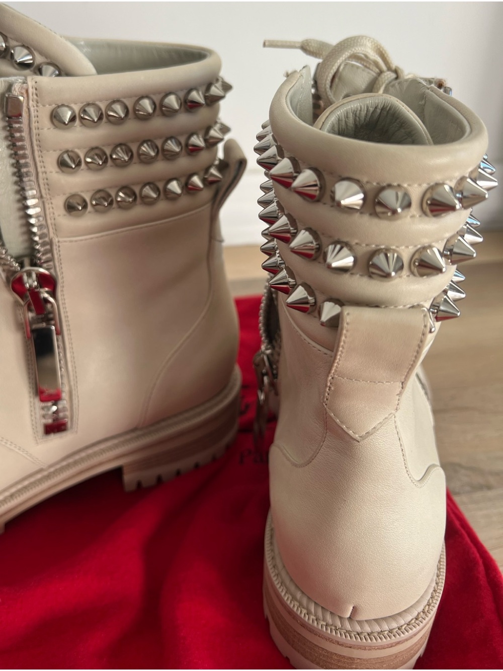 Christian Louboutin Cream Lace-Up Studded Combat Boots Size 38 100% Authentic - Picture 6 of 14